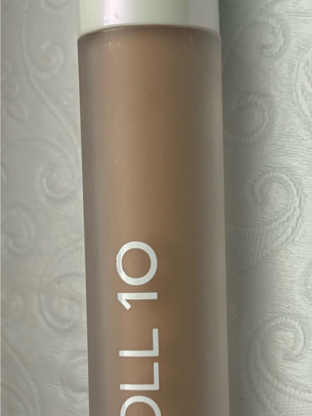 Doll 10 Cream Smoothing Eyeshadow -Shade Latte